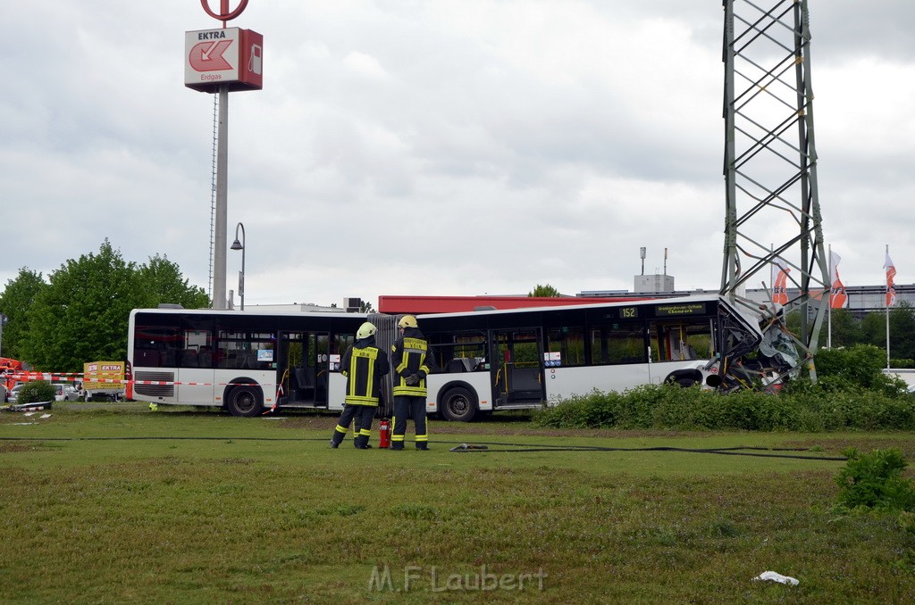Schwerer Bus Unfall Koeln Porz Gremberghoven Neuenhofstr P095.JPG - Miklos Laubert